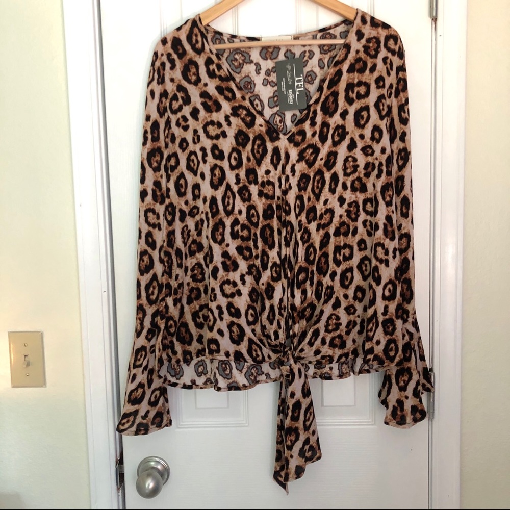 NWT Entro leopard print top with bell sleeves